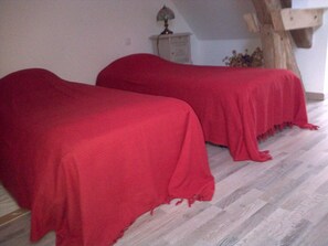 Iron/ironing board, WiFi, bed sheets