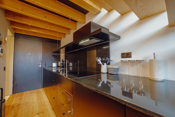 Kühlschrank, Mikrowelle, Geschirrspüler