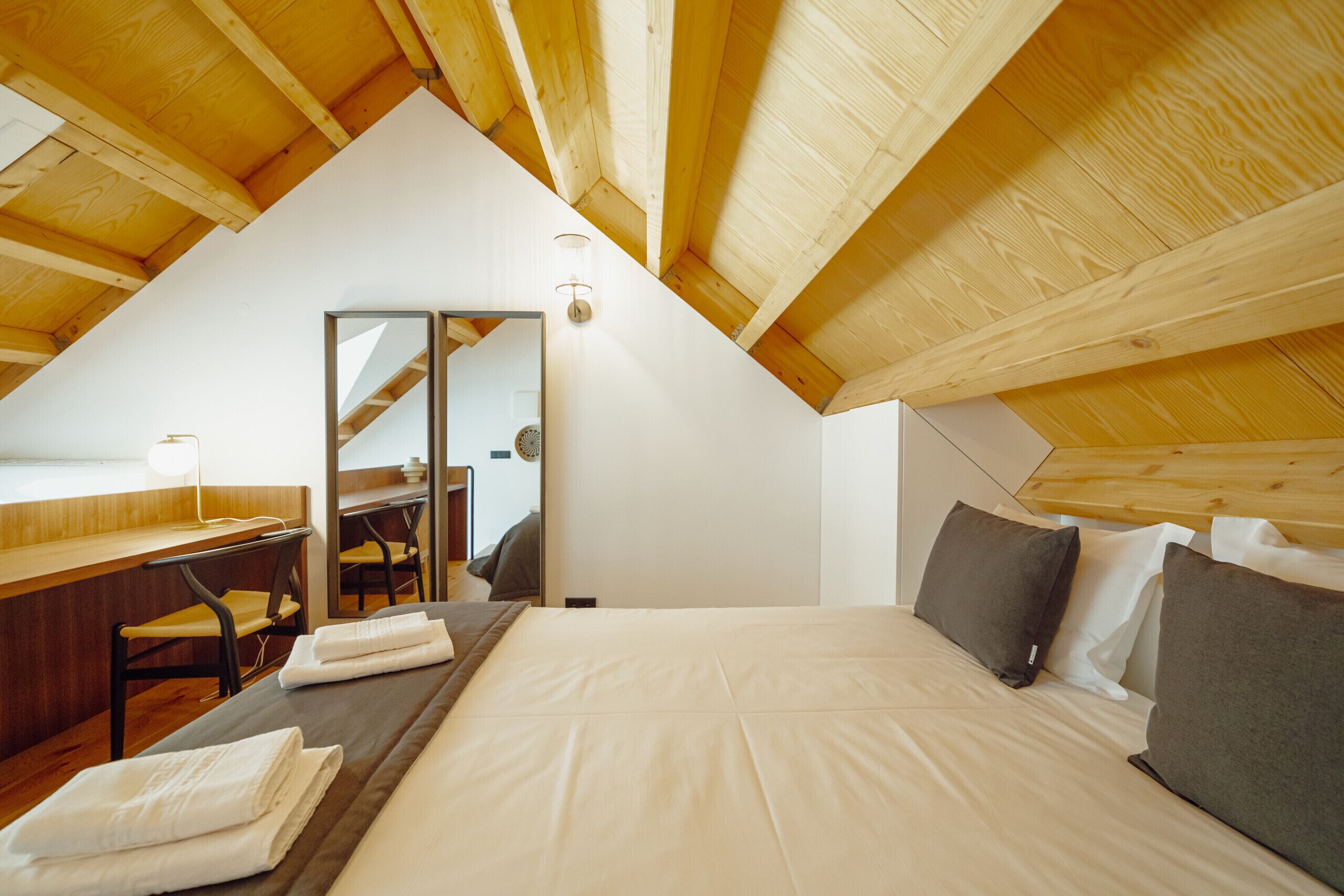 Fer et planche à repasser, lit parapluie, Wi-Fi gratuit, draps fournis