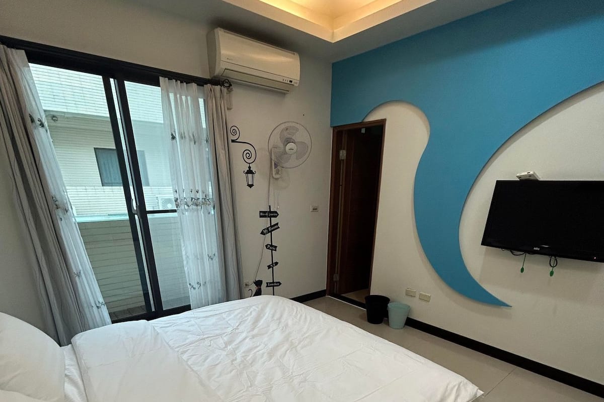 Economy Double or Twin Room, Mountain View | Free WiFi