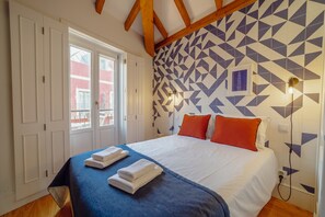 Iron/ironing board, travel crib, free WiFi, bed sheets