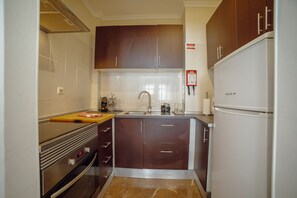 Fridge, microwave, oven, coffee/tea maker