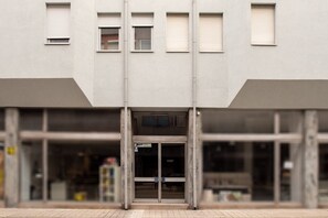 Exterior detail - ALEGRIA CITY CENTER with ELEVATOR by VACATIONY (Oporto)