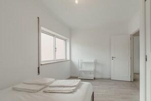 3 chambres, fer et planche à repasser, Wi-Fi gratuit, draps fournis