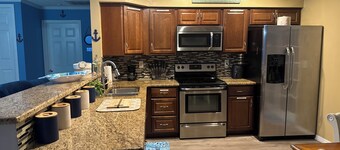 Charming & Cozy 2-bedroom house in lovely Spring Hill with AC, fitness room