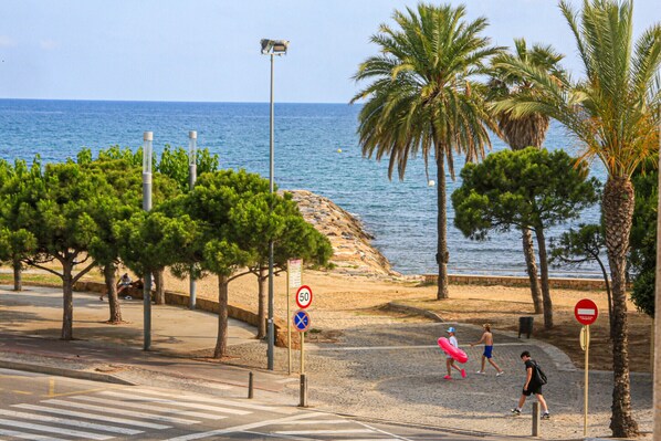 Beach nearby - ISABEL BUILDING (Cambrils)