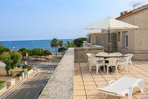 Outdoor dining - ISABEL BUILDING (Cambrils)