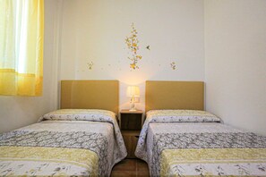 3 bedrooms, bed sheets