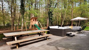 Tina de hidromasaje al aire libre