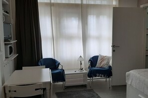 2 bedrooms, iron/ironing board, Internet, bed sheets