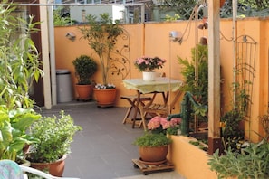 Outdoor dining - Florivan Comfortable holiday residence (Oostende)