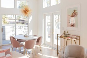 Dining - Luxurious Barbie-Inspired Palm Springs Villa w/heated pool (Palm Springs)
