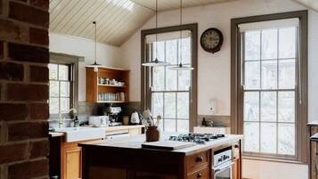 Micro-ondes, four, plaque de cuisson, lave-vaisselle