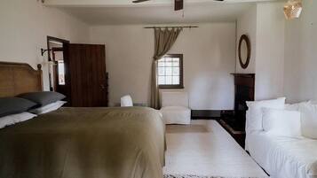 5 bedrooms, iron/ironing board, WiFi, bed sheets