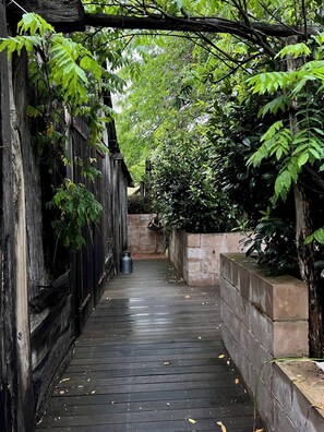 Property grounds - Country Farmhouse - Mutton Falls Tarana (Tarana)