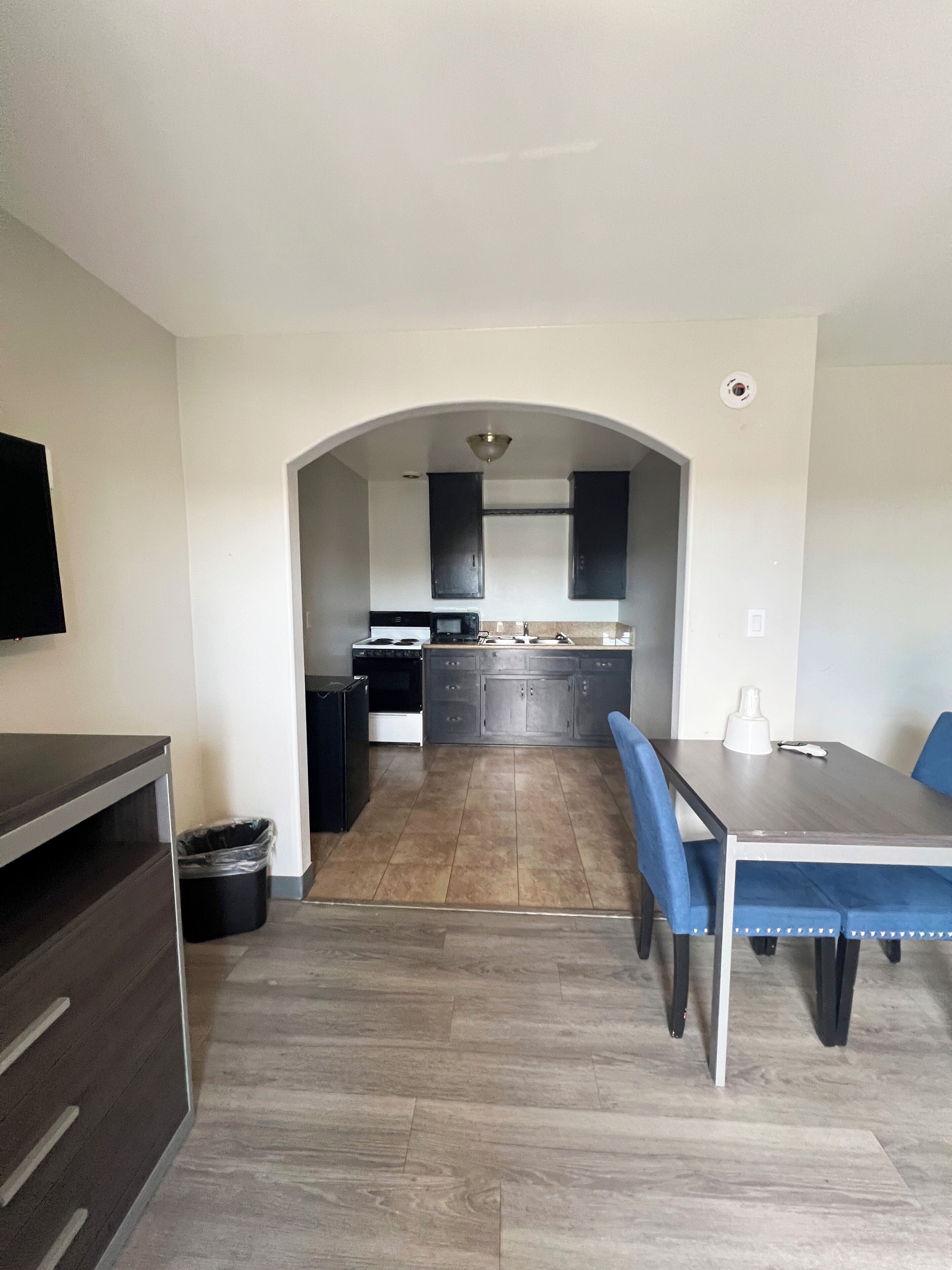 Frigobar, microondas