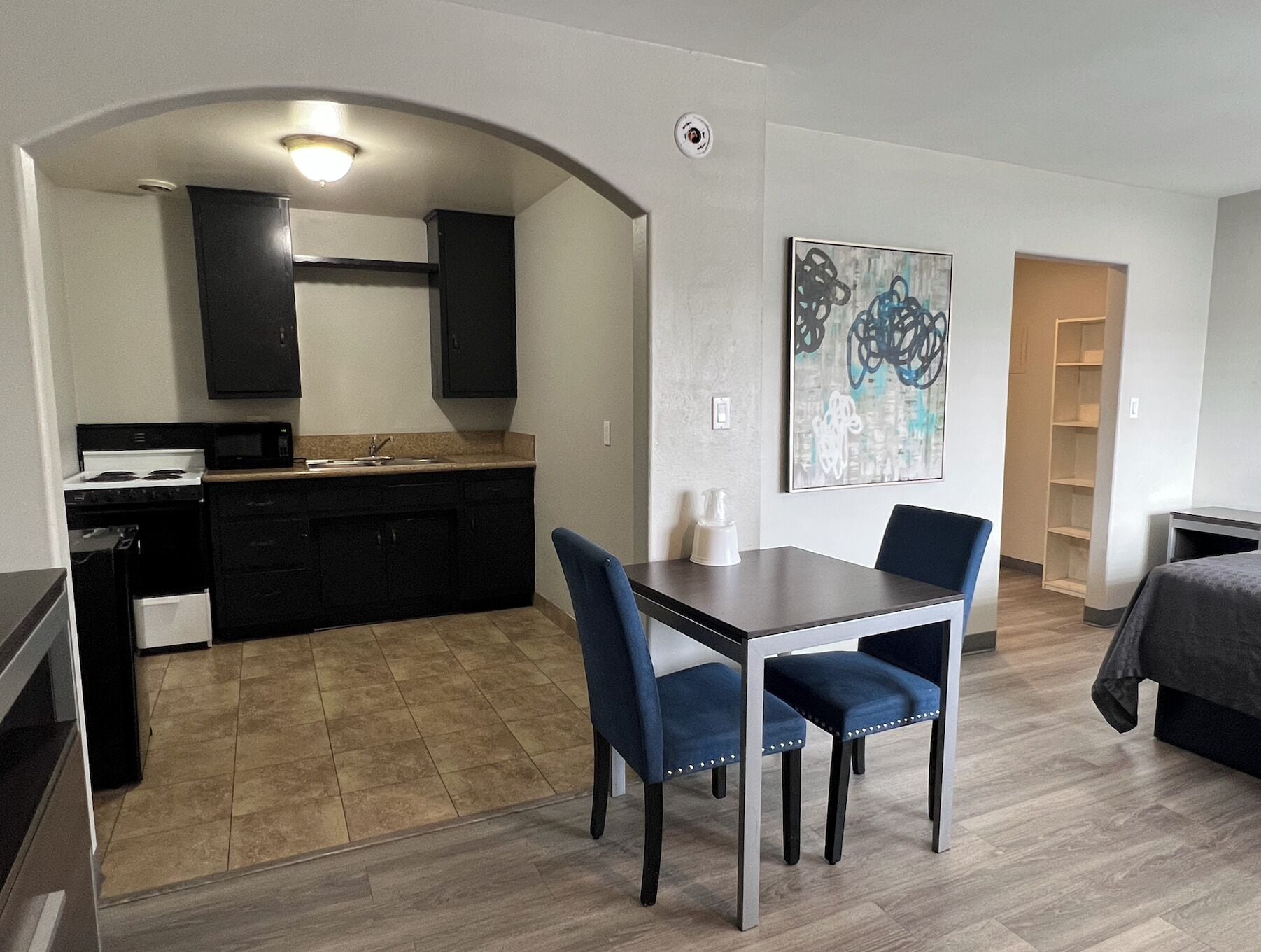 Suite estudio Confort | Cocina privada | Frigorífico pequeño y microondas