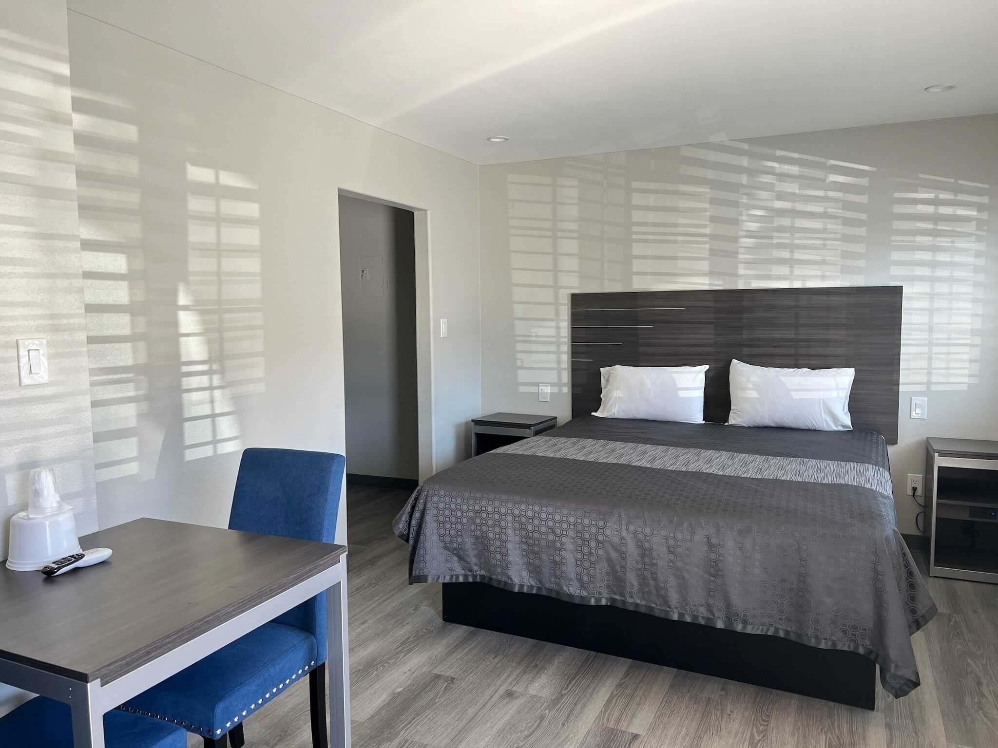 책상, 노트북 작업 공간, 무료 WiFi