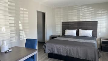 Escrivaninha, espaço de trabalho para notebook, Wi-Fi de cortesia