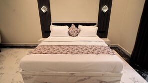4 bedrooms, in-room safe, desk, iron/ironing board