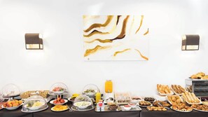 Petit déjeuner buffet servi tous les jours en supplément