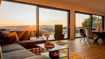 Smart-TV, Kamin, Stereoanlage