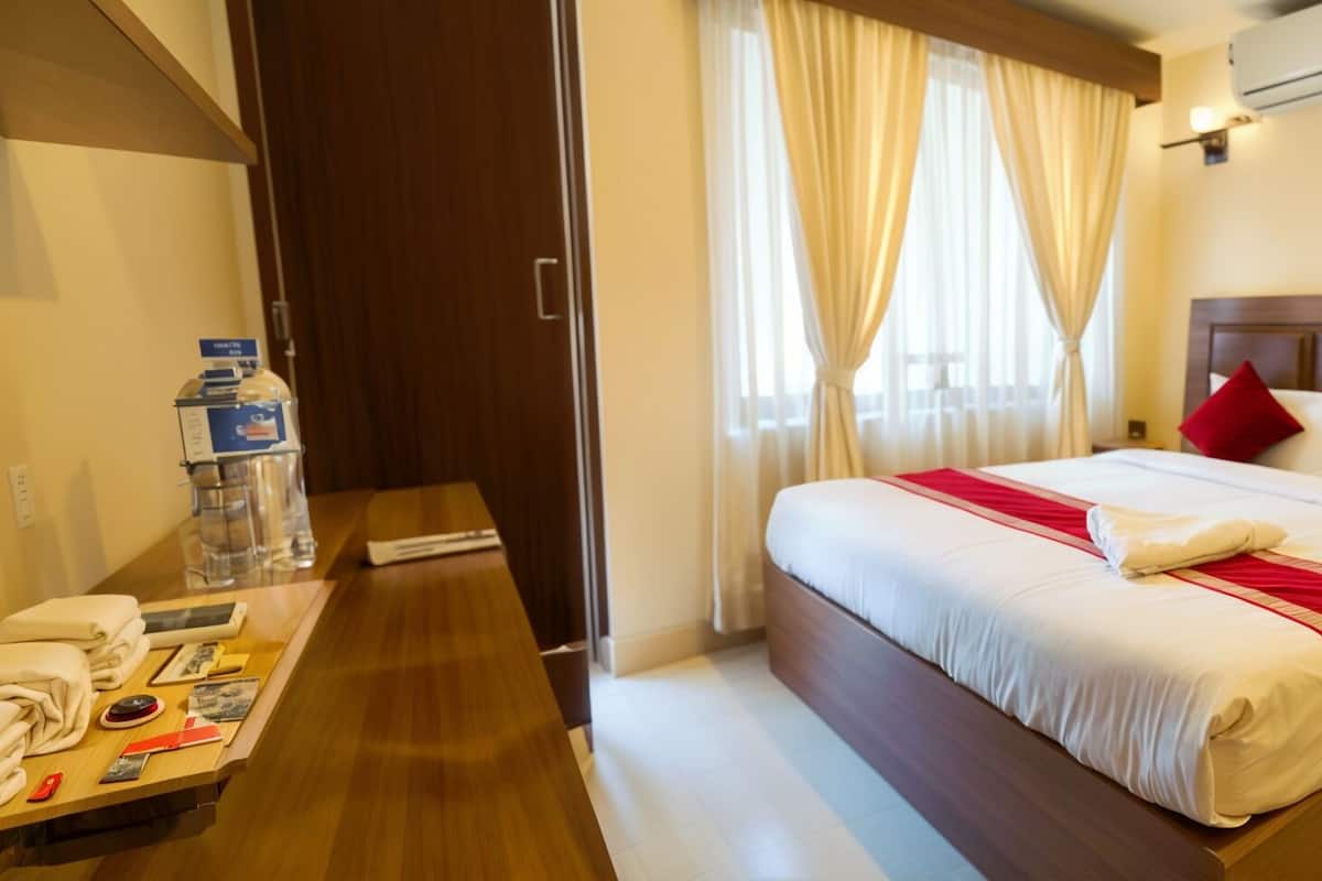 Desk, soundproofing, iron/ironing board, free WiFi