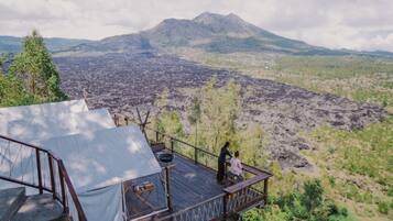 Glamping Sayong | 1 Schlafzimmer, Schreibtisch, Bettwäsche