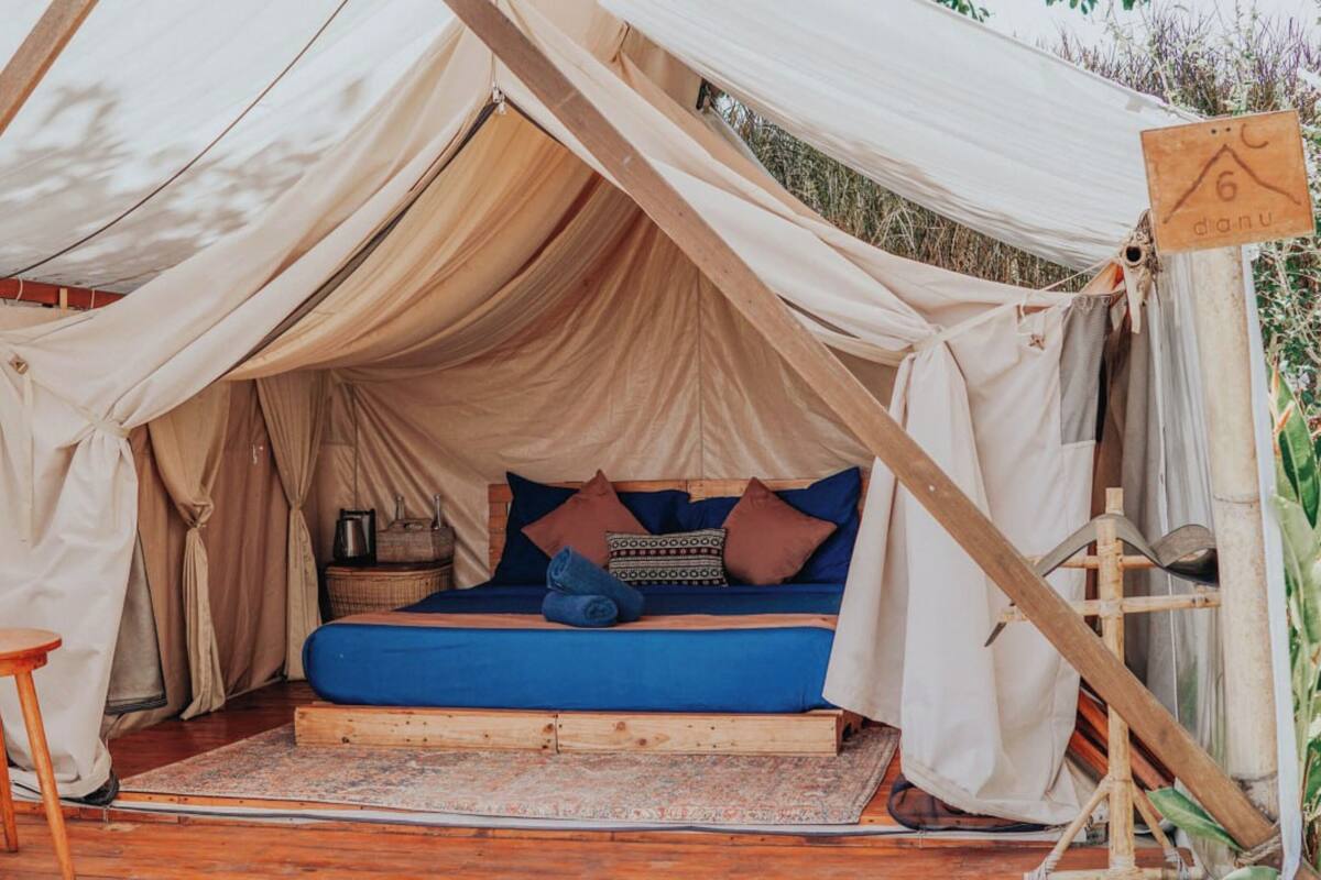 Glamping Danu | 办公桌、床单