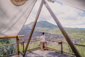 Glamping Sayong | Schreibtisch, Bettwäsche