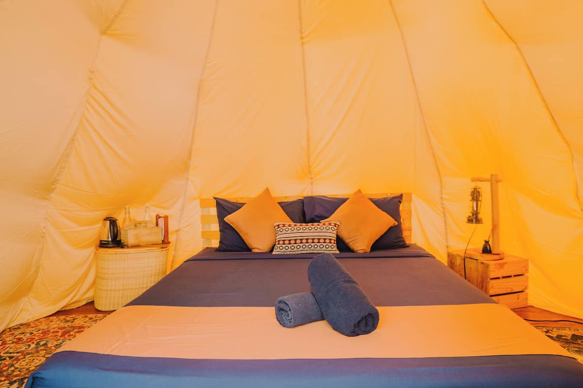 Glamping Rejeng | 1 bedroom, desk, bed sheets