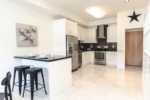 電子レンジ、オーブン、コンロ、食器洗い機