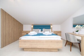 4 bedrooms, in-room safe, iron/ironing board, travel cot