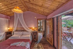 2 bedrooms, travel cot, free WiFi