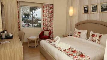 Deluxe kamer | Woonruimte | Televisie