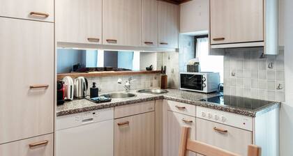 Romantic duplex a stone's throw from the EOC (CASA GIANNA)