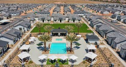 Breezy Modern House in Canopy at Cottonwood