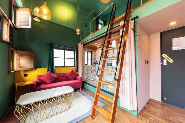 Romantic Double Room, City View | Individually decorated, desk, laptop workspace, free WiFi - Time Tree House (Tainan)