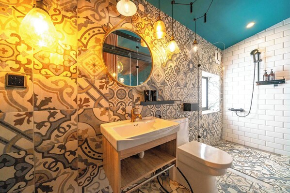 Romantic Double Room, City View | Individually decorated, desk, laptop workspace, free WiFi - Time Tree House (Tainan)