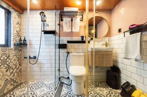 Shower, rainfall showerhead, hair dryer, shampoo