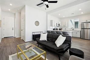 TV - Sunny Contemporary Home in Canopy at Cottonwood (Casa Grande)