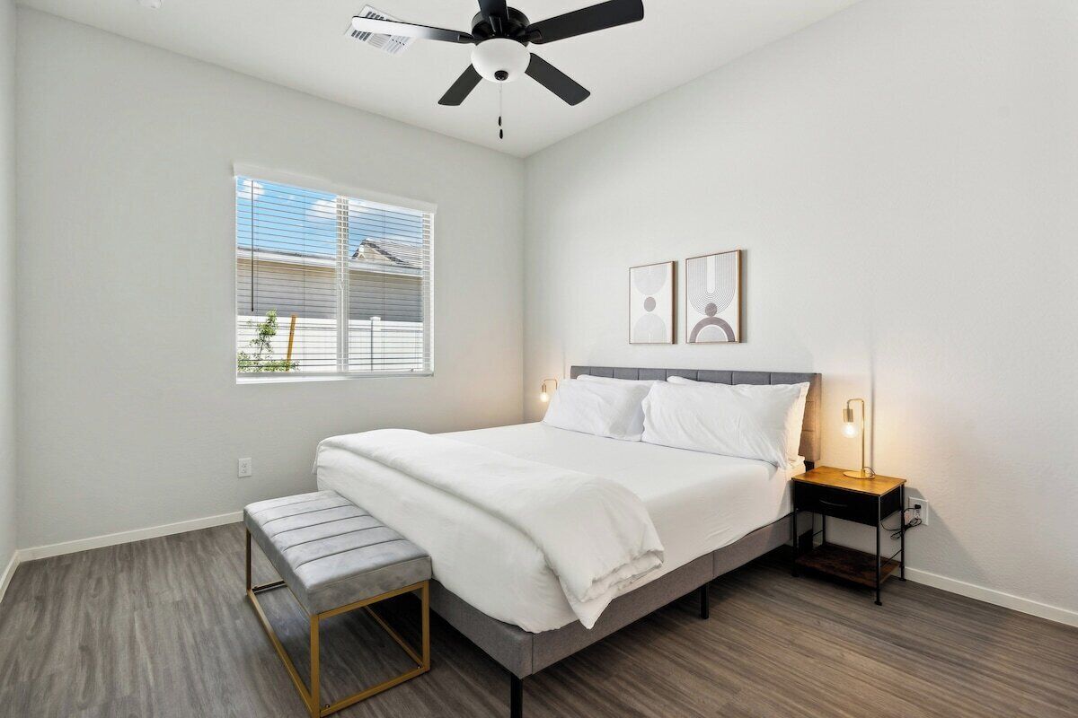 2 habitaciones, tabla de planchar con plancha, wifi y ropa de cama 