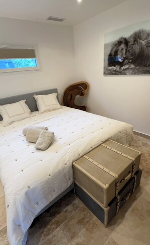 2 chambres, fer et planche à repasser, Wi-Fi, draps fournis