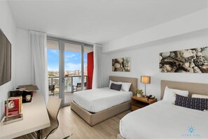 2 bedrooms, desk, iron/ironing board, travel crib - Spectacular Apartment with Pool, Gym and Balcony (Hallandale Beach)