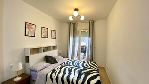 1 chambre, fer et planche à repasser, draps fournis