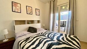 1 habitación, tabla de planchar con plancha y ropa de cama 