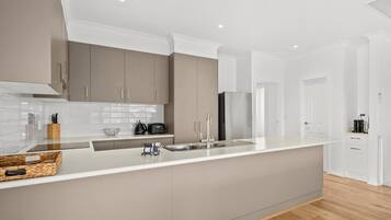 Coffee/tea maker, fridge, microwave, oven