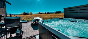 Mountain Modern Guest House w/Teton Views, A/C + Hot Tub