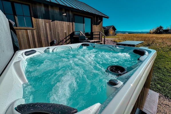 Outdoor spa tub