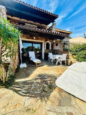 Front of property - Domo De Chessa (San Teodoro)